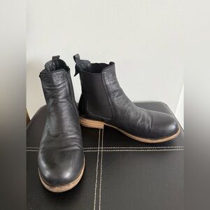 Roamers by Ego Trip Women’s Black Leather Chelsea Boots